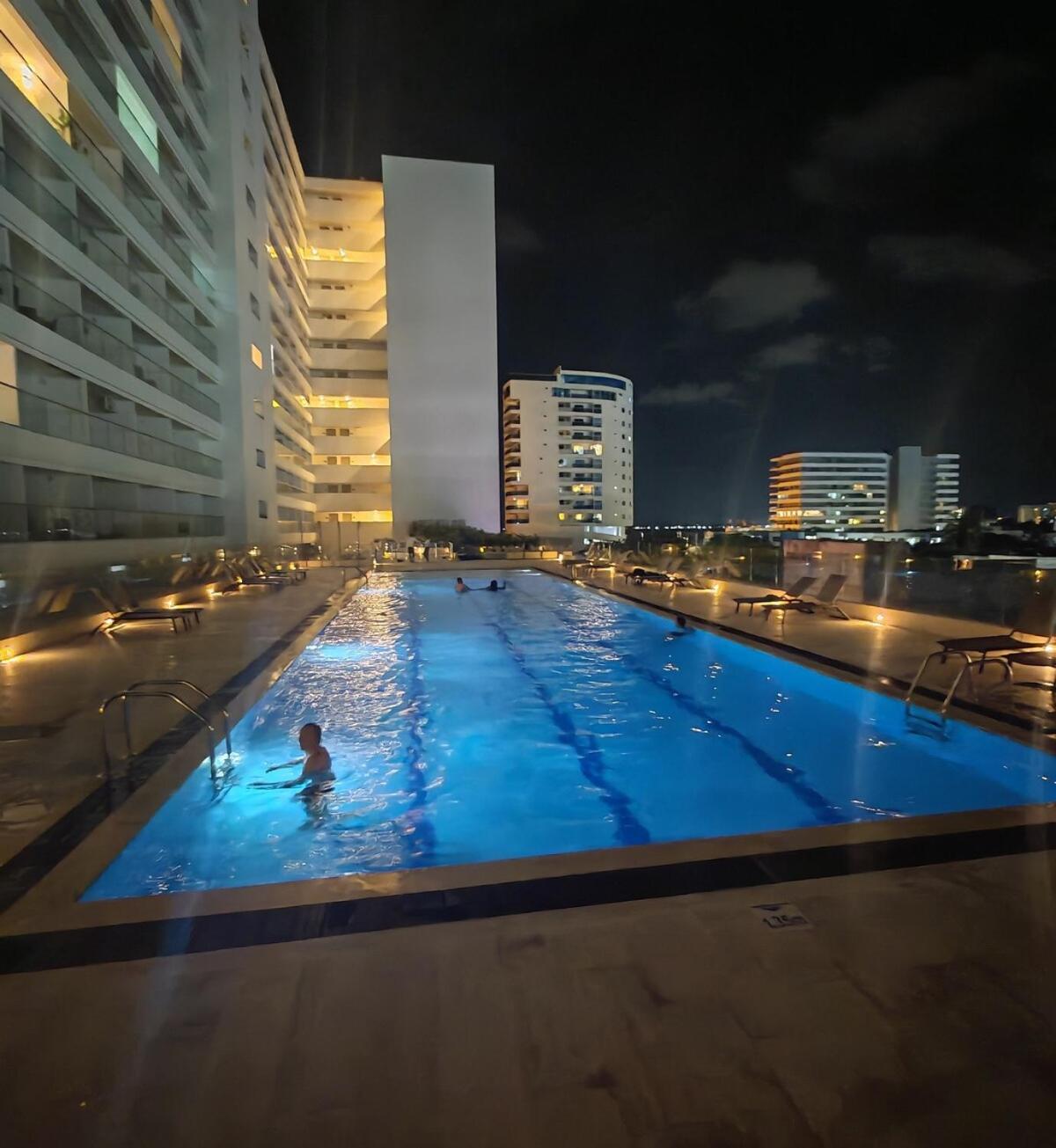Luxurious Vip Waterfront With Pool